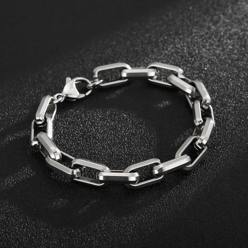 Pulsera de acero titanio para hombres con diseño geométrico y estilo hip-hop, de la marca JewerlyDreams.