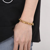 Pulsera de acero de titanio para hombres con diseño geométrico hip-hop, estilo nítido y moderno, de la marca JewerlyDreams.